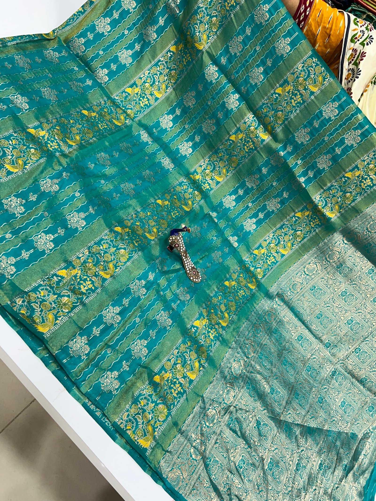Banaras Meena georgette - Image 2
